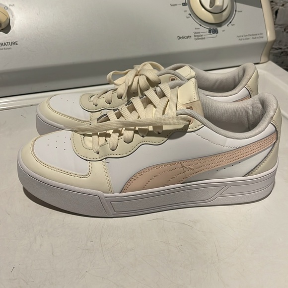 Puma sneakers size 10.5 - Picture 2 of 7